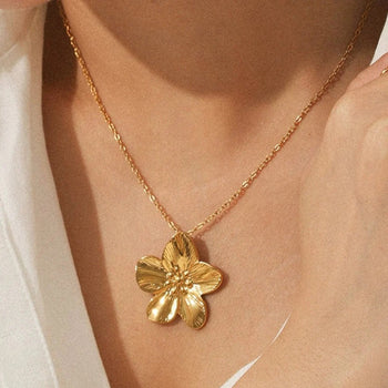 Aquastreet Pendant Necklace