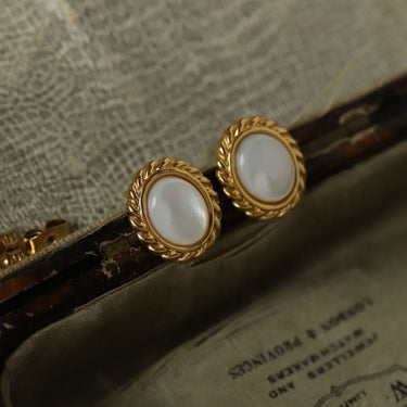 vintage-pearl-studs-18k-plated