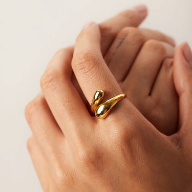 Hug Me Ring | 18K Plated