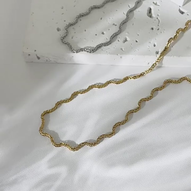Wavy Choker Necklace Video